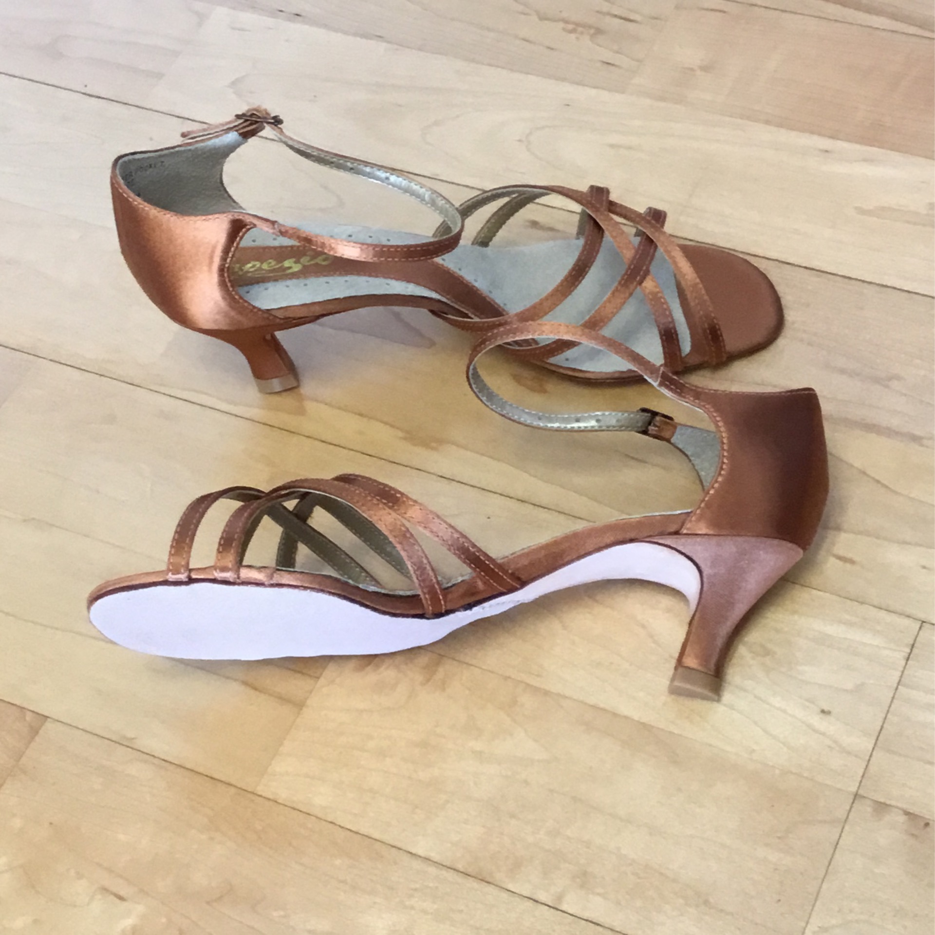 Latin Dance Shoes Capezio Sandal White Satin BR08 1" New In Box 